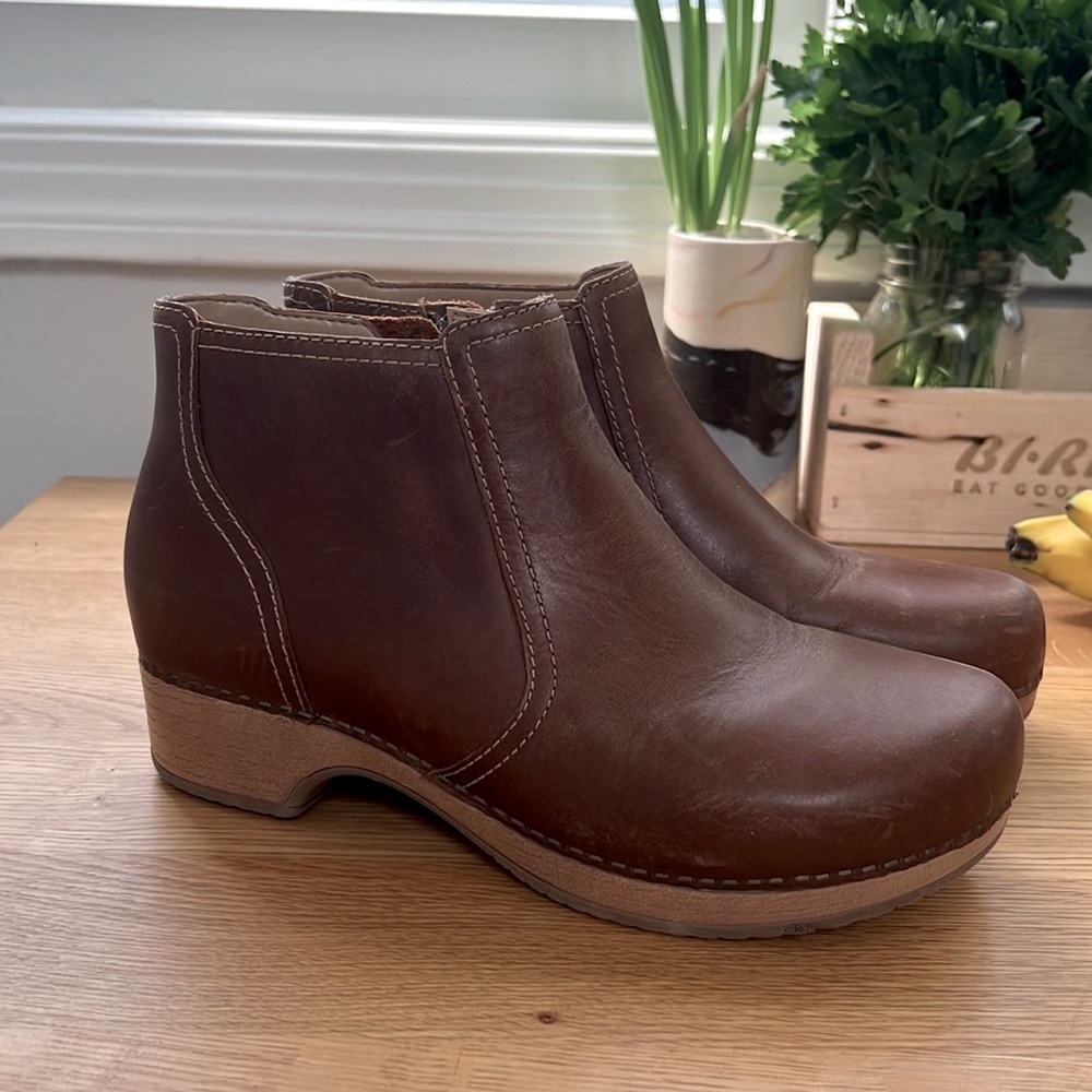 Like new, barely worn Dansko Clog Booties, leather